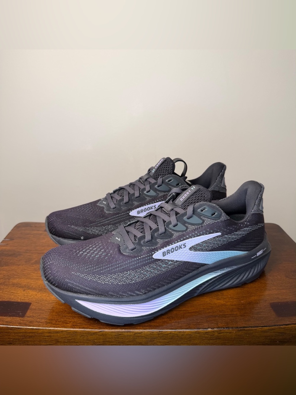 Brooks Ghost 17 Women’s 9.5 B Grey Clearwater Purple Running Shoes 120431